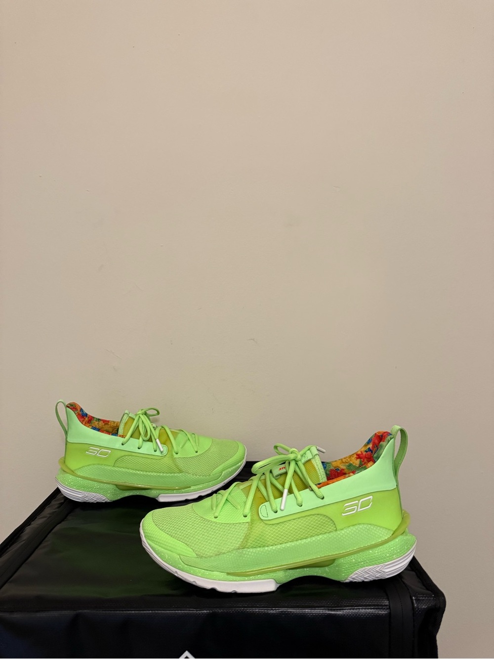UNDER ARMOUR CURRY 7 SOUR PATCH GREEN  MENS SIZE 11